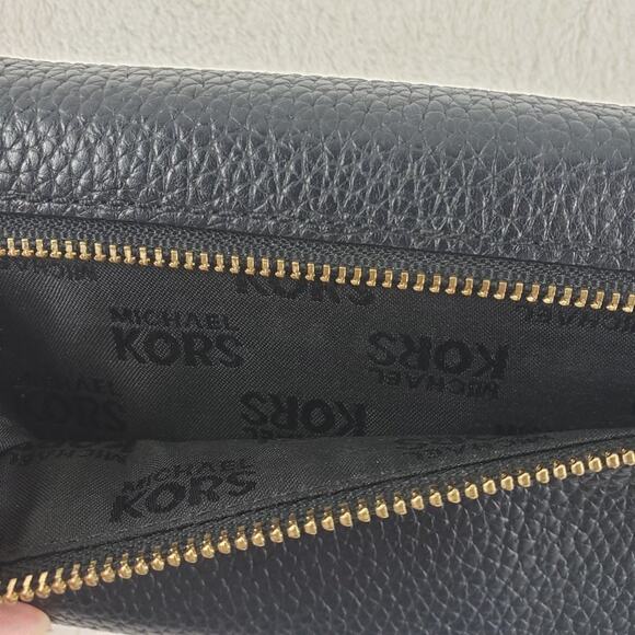 Michael Kors Wallet Women's Black Pebble Large Leather Gold Hardware - Picture 5 of 10